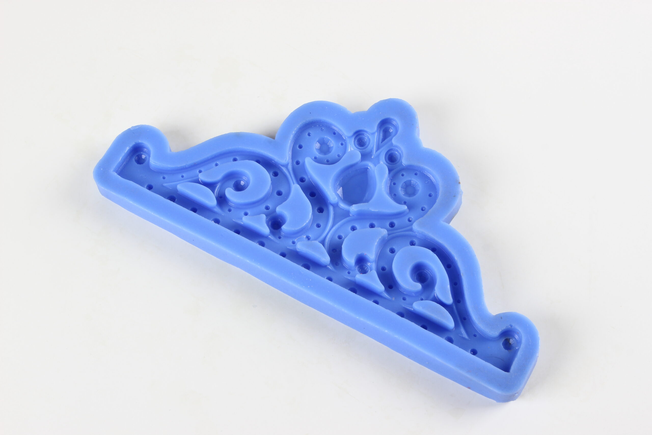 2200-178-scaled بودکور مالد سيليکوني تاج بزرگ نگين دار 2200178 - تصویر 1