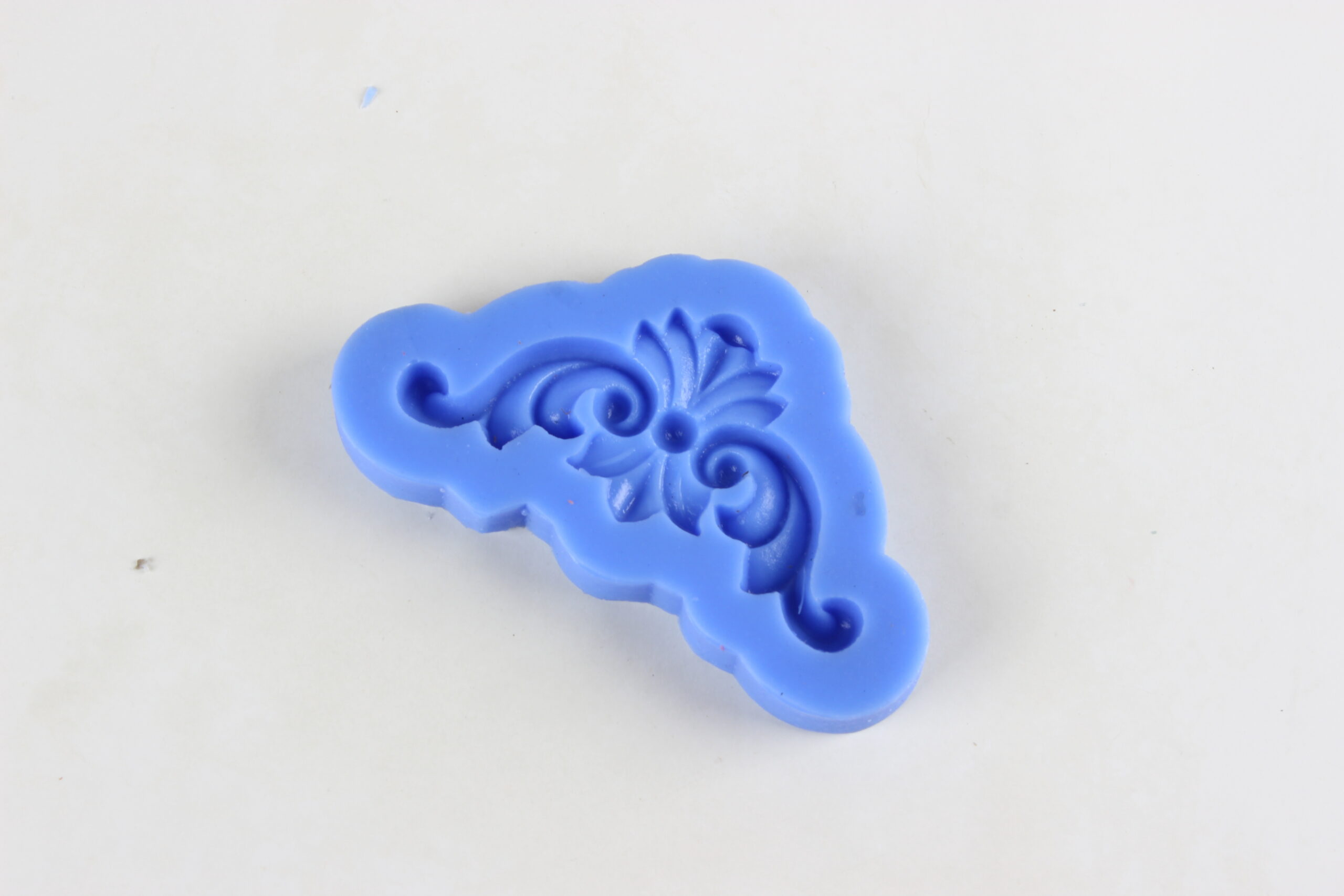 2200-246-scaled بودکور مالد سيليکوني حاشيه کلاسيک گوشه 2200246 - تصویر 1