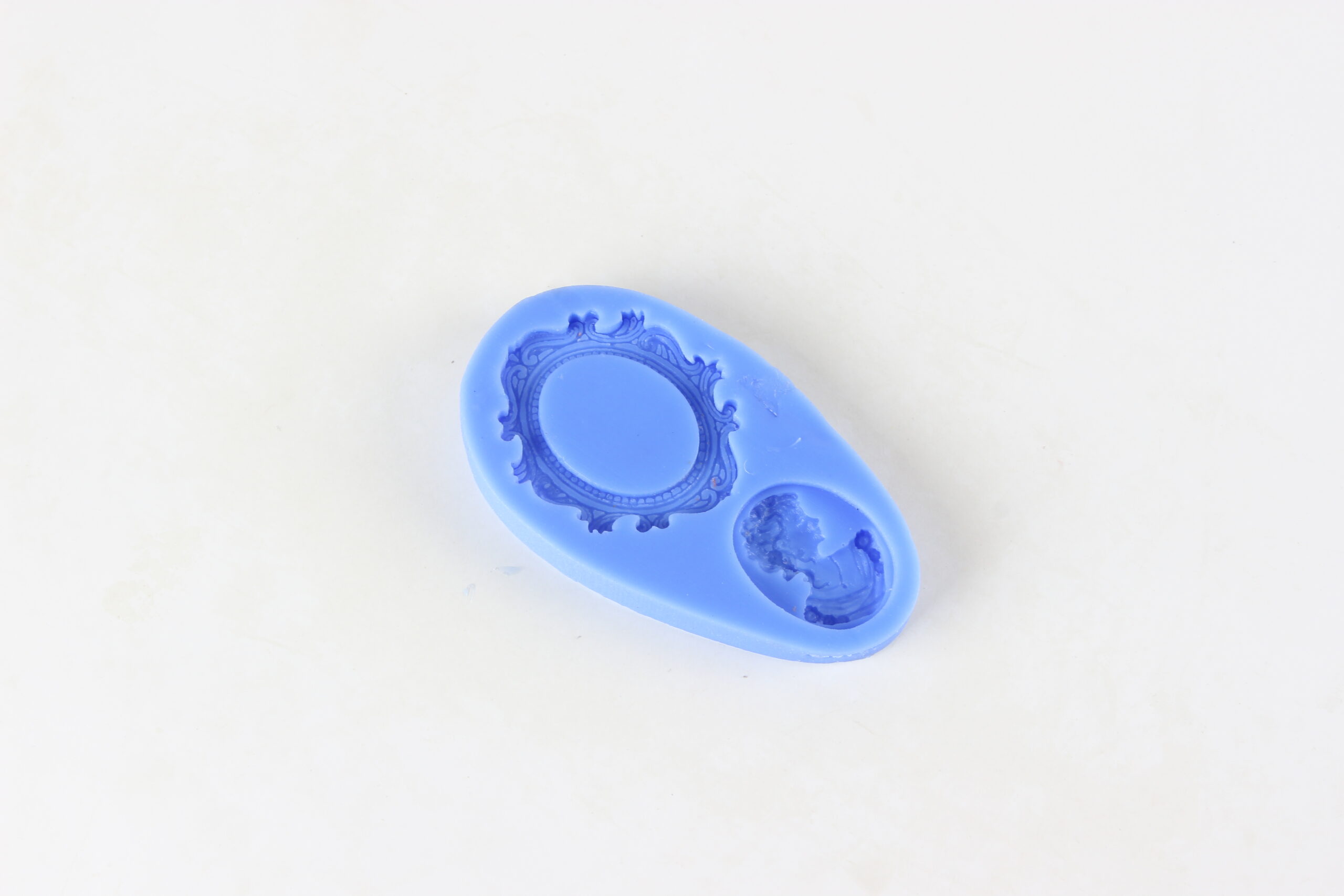 2200-43-scaled بودکور مالد سيليکوني مدال ملکه و قاب عکس 220043 - تصویر 1