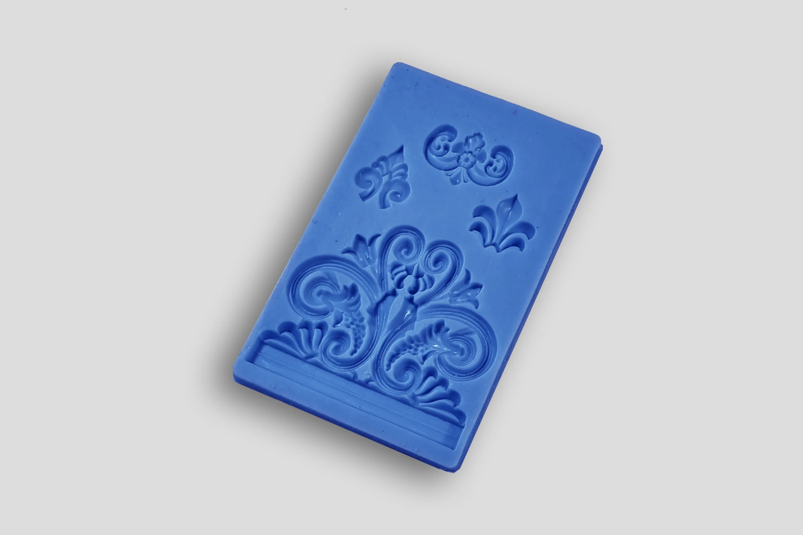 2200-520-scaled بودکور مالد سيليکوني حاشيه کلاسيک ايستاده 2200520 - تصویر 1